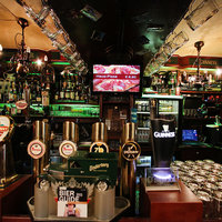 Perspektive auf die Theke und die Getränkeauswahl